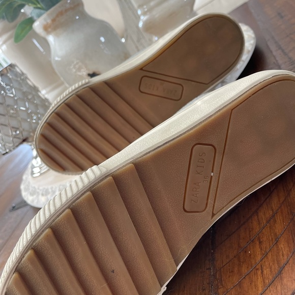 Zara sneakers hi top w ankle zip. Iridescent color on a light ivory. Beautiful. - Picture 6 of 6